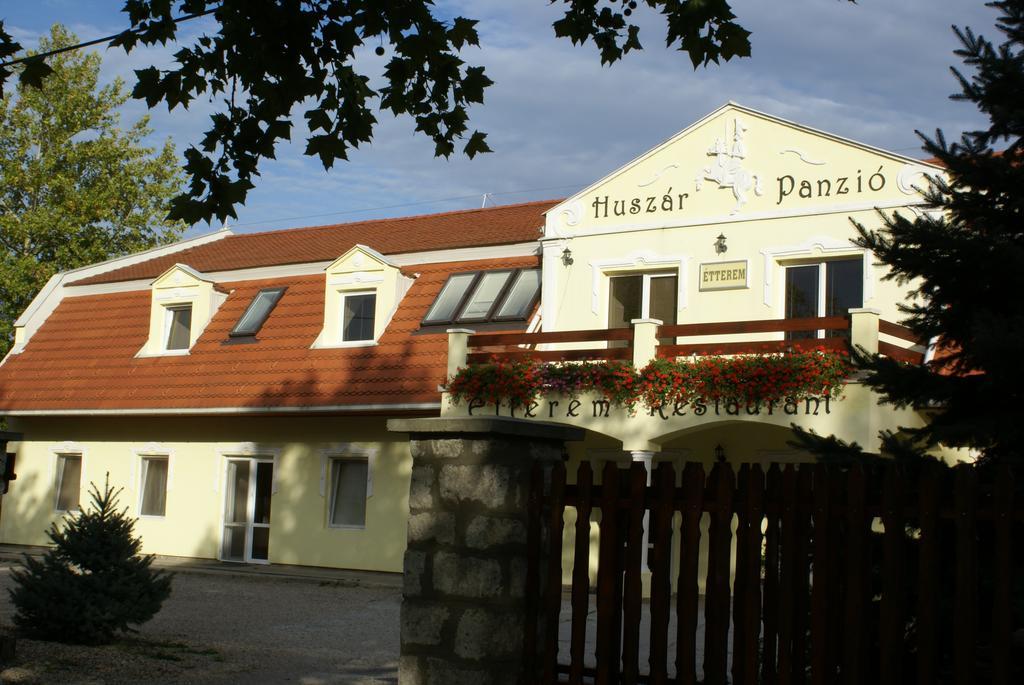 Bed and Breakfast Huszar Panzio Es Etterem Шарошпатак Екстер'єр фото