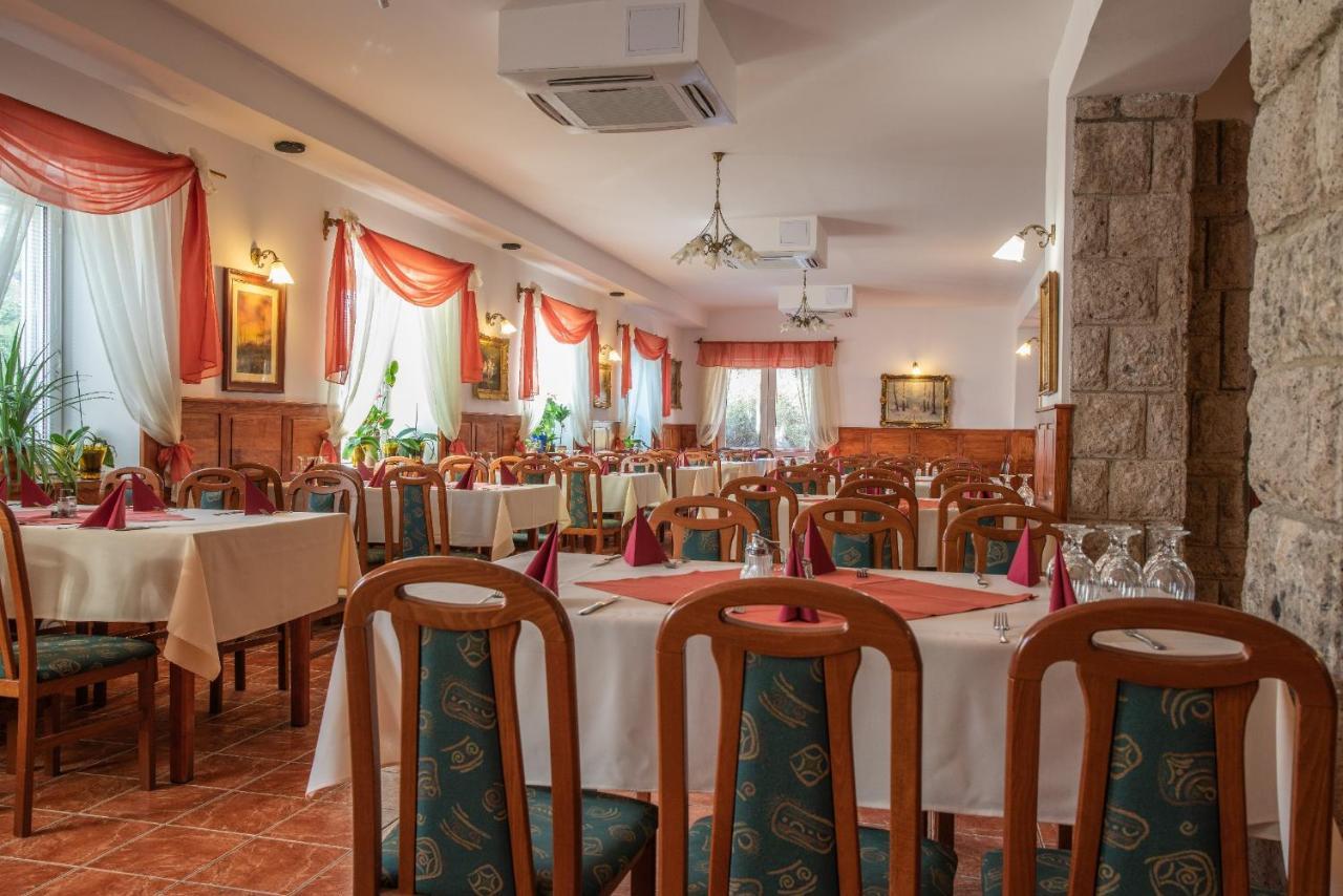 Bed and Breakfast Huszar Panzio Es Etterem Шарошпатак Екстер'єр фото