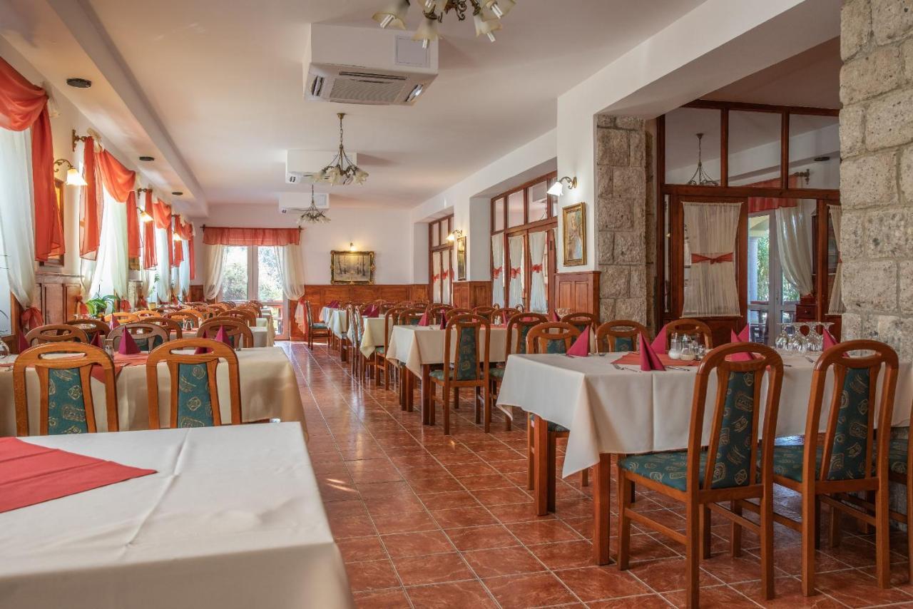 Bed and Breakfast Huszar Panzio Es Etterem Шарошпатак Екстер'єр фото